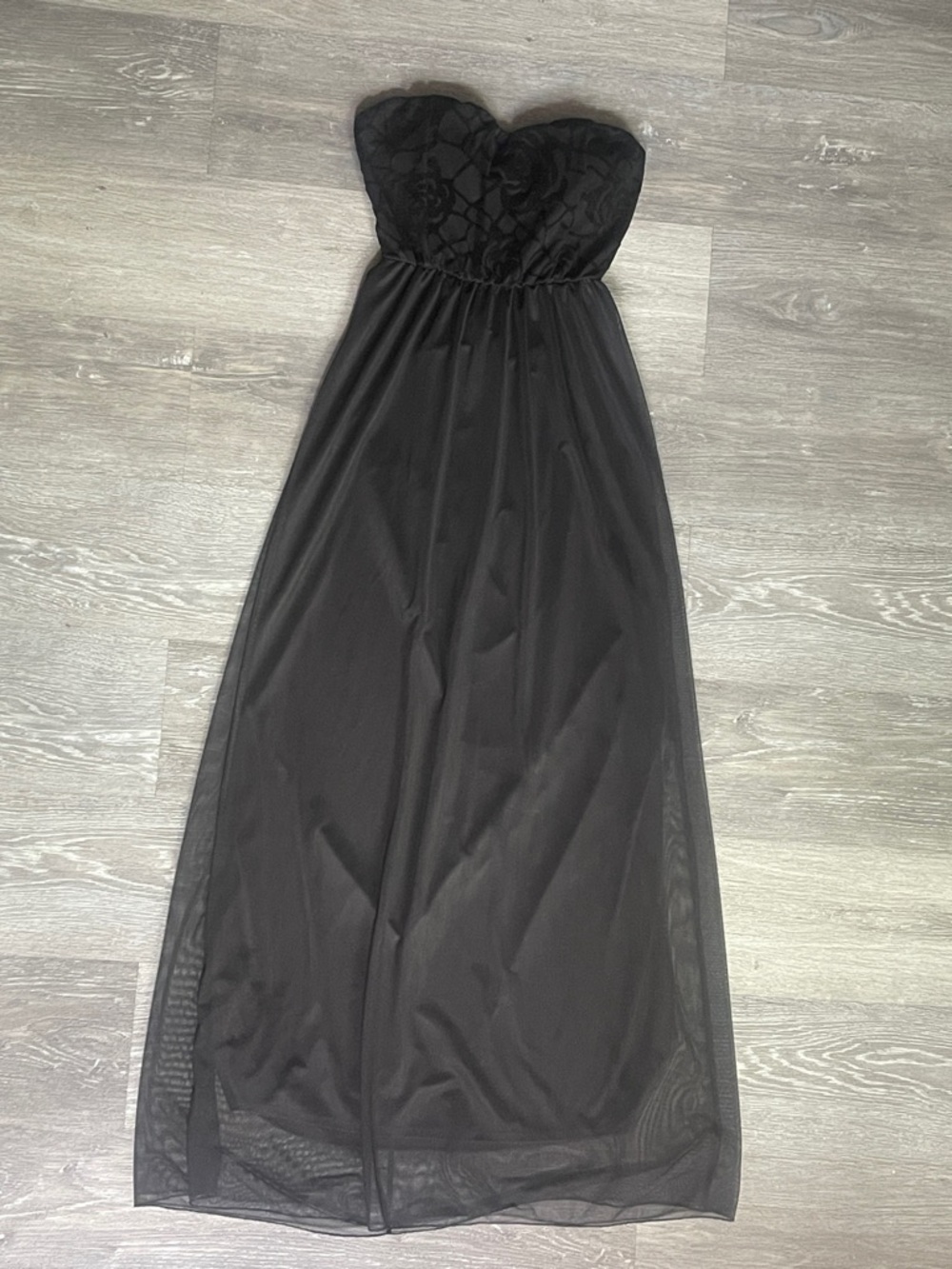 Elegant Strapless Black Rose pattern Bodice Maxi Tule Dress